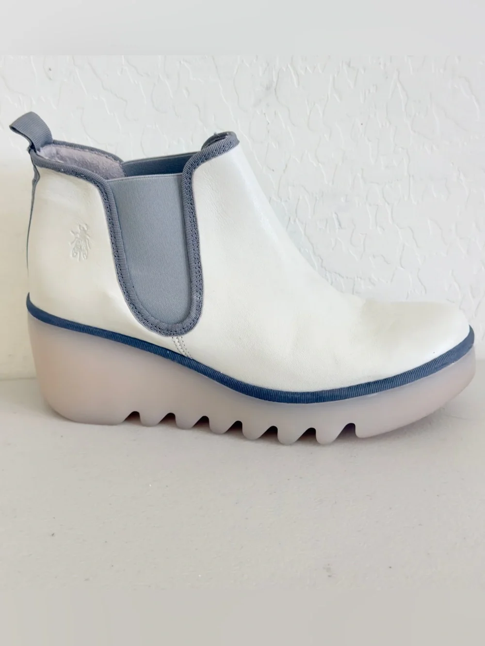 Fly London Byne Chelsea Boots in white leather Size EU 38 US 7.5/8